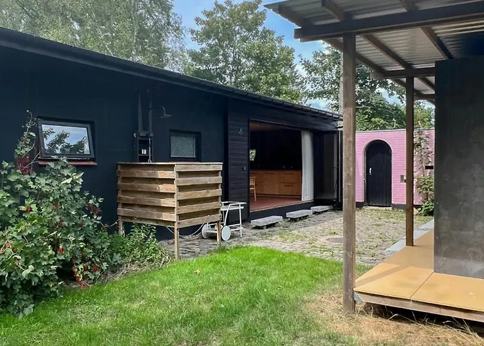 Japanese-inspired Nature Gem In Feriehus Vejby